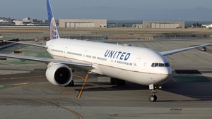 Photo of N2737U - Boeing 777-322(ER) operated by United Airlines