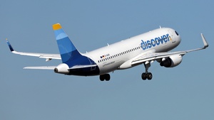Photo of D-AIUR - Airbus A320-214 operated by Discover Airlines