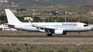 Photo of D-AIUV - Airbus A320-214 operated by Eurowings Discover