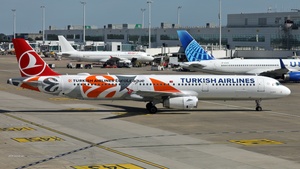 Photo of TC-JRO - Airbus A321-231 operated by Turkish Airlines