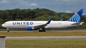 Photo with serial 25390 - Boeing 767-322(ER)