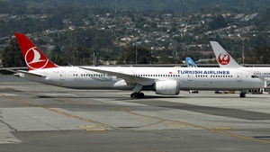Photo of TC-LLB - Boeing 787-9 Dreamliner operated by Turkish Airlines