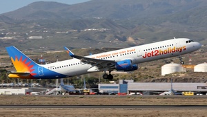 Photo of G-HLYB - Airbus A321-211 operated by Jet2