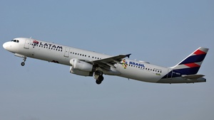 Photo of PT-MXD - Airbus A321-231 operated by LATAM Airlines Brasil