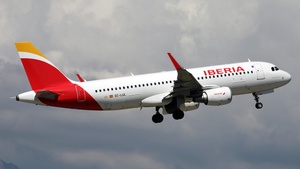 Photo of EC-LUL - Airbus A320-216 operated by Iberia