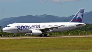 Photo of CC-BAC - Airbus A320-233 operated by LAN Airlines