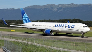Photo of N667UA - Boeing 767-322(ER) operated by United Airlines