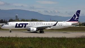 Photo of SP-LMC - Embraer ERJ-190STD operated by LOT Polish Airlines