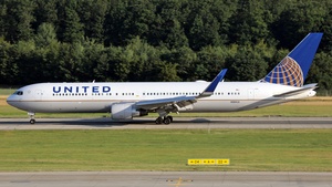 Photo of N684UA - Boeing 767-3CB(ER) operated by United Airlines