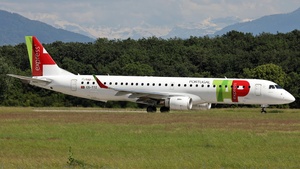 Photo of CS-TTZ - Embraer ERJ-195AR operated by TAP Express (opb Portugália Airlines)