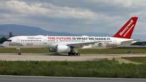 Photo of N757HW - Boeing 757-225 operated by Honeywell International Inc.