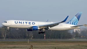 Photo of N662UA - Boeing 767-322(ER) operated by United Airlines