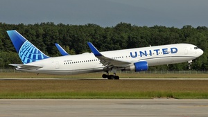 Photo of N657UA - Boeing 767-322(ER) operated by United Airlines