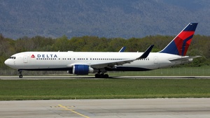 Photo of N1605 - Boeing 767-332(ER) operated by Delta Air Lines