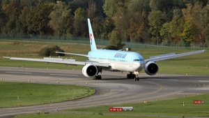 Photo of HL8275 - Boeing 777-3B5(ER) operated by Korean Air