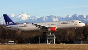Photo of OY-KBB - Airbus A321-232 operated by SAS Scandinavian Airlines