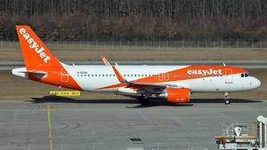 Photo of G-EZOU - Airbus A320-214 operated by easyJet