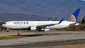Photo of N686UA - Boeing 767-3CB(ER) operated by United Airlines