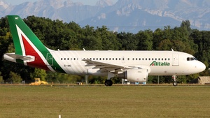 Photo of EI-IMC - Airbus A319-112 operated by Alitalia