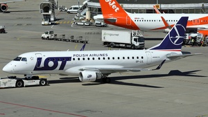 Photo of SP-LIL - Embraer ERJ-175LR operated by LOT Polish Airlines