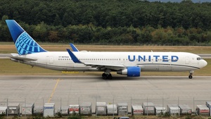 Photo of N670UA - Boeing 767-322(ER) operated by United Airlines
