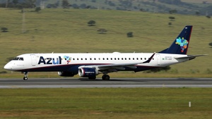 Photo of PR-AUH - Embraer ERJ-195LR operated by Azul