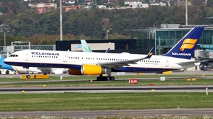 Photo of TF-ISS - Boeing 757-223 operated by Icelandair