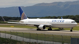Photo of N663UA - Boeing 767-322(ER) operated by United Airlines
