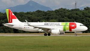 Photo of CS-TNQ - Airbus A320-214 operated by TAP Air Portugal