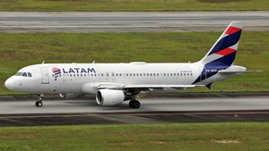 Photo of PR-MHR - Airbus A320-214 operated by LATAM Airlines Brasil