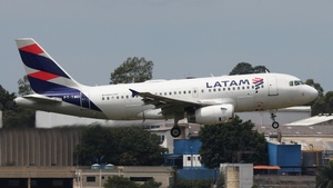 Photo of PT-TMD - Airbus A319-132 operated by LATAM Airlines Brasil