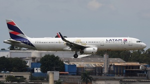 Photo with serial 6121 - Airbus A321-231