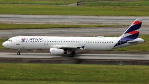 Photo of PT-MXD - Airbus A321-231 operated by LATAM Airlines Brasil