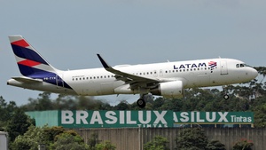 Photo of PR-TYK - Airbus A320-214 operated by LATAM Airlines Brasil