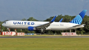 Photo of N665UA - Boeing 767-322(ER) operated by United Airlines