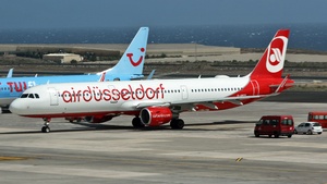 Photo of D-ABCO - Airbus A321-211 operated by Air Berlin