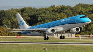 Photo of PH-EZZ - Embraer ERJ-190STD operated by KLM Cityhopper