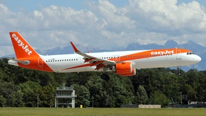 Photo of G-UZME - Airbus A321-251NX operated by easyJet
