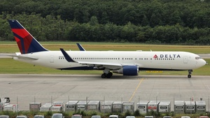 Photo of N176DZ - Boeing 767-332(ER) operated by Delta Air Lines