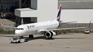 Photo of PT-MXN - Airbus A321-231 operated by LATAM Airlines Brasil