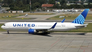 Photo of N668UA - Boeing 767-322(ER) operated by United Airlines
