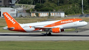 Photo of G-EZTJ - Airbus A320-214 operated by easyJet