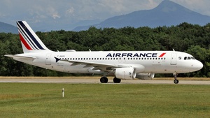 Photo of F-GKXS - Airbus A320-214 operated by Air France