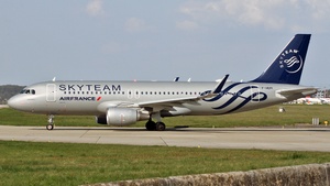 Photo of F-HEPI - Airbus A320-214 operated by Air France