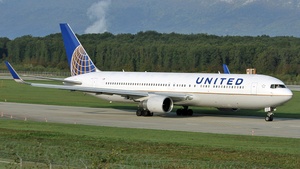 Photo of N675UA - Boeing 767-322(ER) operated by United Airlines