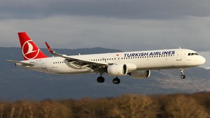 Photo of TC-LSE - Airbus A321-271NX operated by Turkish Airlines