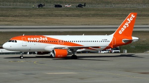 Photo of G-EZWC - Airbus A320-214 operated by easyJet