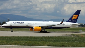Photo of TF-ISJ - Boeing 757-256 operated by Icelandair