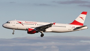 Photo of OE-LXC - Airbus A320-216 operated by Austrian Airlines