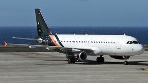Photo of G-POWM - Airbus A320-232 operated by Titan Airways